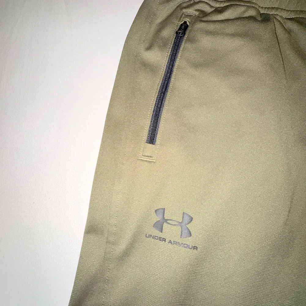 Under Armour Sportstyle Tricot Jogger Mens Small Green NEW 1290261-390 Pants